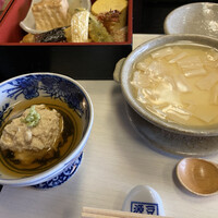 豆屋源蔵 - 先付の汲み上げ湯葉、小鉢