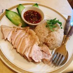 ピッキーヌ - タレが絶妙なカオマンガイ