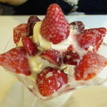 ストロベリーパフェ