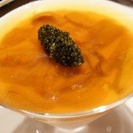 俺のフレンチ 銀座本店 - ウニとトマトのムースジュレよせ　～キャビアをのせて～