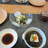 しゅ藤 - 最初の付け出しの小鉢は２種類です。