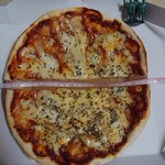 オリーブ - マルゲリータピザ1058円　直径22cm