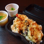 Toukyou Hegisoba Takumi - お持ち帰り天丼（小鉢、味噌汁付き）