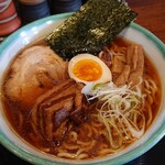 らぁめん創房 藤 - しょうゆラーメン 780円、中盛 50円、トッピング角煮 160円(全て税込)