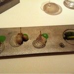 レストラン ラ フィネス - ドンブ産カエルもも肉のフリット パセリのクーリと軽く仕立てたガーリックのソース イタリア産グリーンアスパラガスのグリエ(オレンジヴィネグレット)を添えて