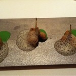 レストラン ラ フィネス - カエルのもも肉はしっかり揚がって パセリの色鮮やか