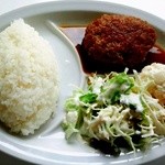 ワイズカフェ - ハンバーグのセットはワンプレートでこれにご飯と味噌汁がつく