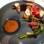 レストラン ラ フィネス - ブレス産小鳩とブルターニュ産オマール海老のシヴェ 赤ワインソース