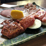 Kuroge Wagyuu Yakiniku To Honkaku Motsunabe Sanju - 