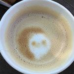 うさぎとぼく - ラテアートはテイクアウトだと移動している間に揺られて、
      うすぼんやりシャンシャンに、、、
      
      ちびつぬ「ぼんやりしても、かわいいの～♪」
      