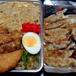 Shinaki - チャーハン弁当(500円税込)、餃子(通常340円税込が20％オフで270円税込×２人前)