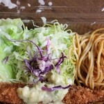 キッチングローリ - サラダ、スパゲッティも、てんこ盛りです。