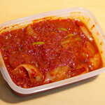 やがちゃんキムチ - カラスガレイの縁側キムチ（150g￥1598）。これは珍しい一品、タッパーに入った状態ではよく分からないが…