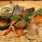 Otsuaji Asai - 八寸：山菜いろいろ、バジル白和え仕立て海老の才巻、卵黄味味噌漬け、蛤酒蒸し、蛍烏賊の山椒煮・生の漬け 二種盛り、大穴子、生しらす湯引きポン酢、パクチーお浸し、鬼灯とまと、ほうずき。　　　　　2020.05.05