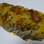 BOULANGERIE PANJA - ハーブウインナーのセサミドーナツ