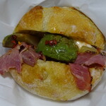 BOULANGERIE PANJA - アボガトとベーコン