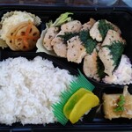 Kafe Hana Me - 山口県産長州鶏むね肉の大葉巻き弁当787円(税別)