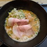 Menya Sama Zakura - 魚介鶏白湯醤油こってり