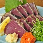 Tairyou Sakaba Uotaru Honten - 高知県土佐産カツオのたたき。高知で食べられるカツオのたたきを是非ご賞味下さい。