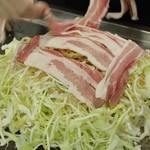 三八 - 豚肉を5枚使用して作り上げております。ボリュームたっぷりです!