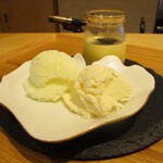 Otsuaji Asai - デザート：自家製窯出しプリンは、今 流行のなめらか系ではなく、カチッとした食感の食べ応えのあるプリンです。 旨味をギュと濃縮した感じで美味しいですョ！　生のアンデスメロンをそのままピューレにしたクリームシャーベットは、サラサラ サクサクな新雪の様な舌触りです。 ブルーチーズのジェラートと一緒に頂きました。　　　　　2020.05.05