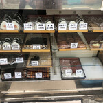 亀屋 - 店頭ショーケース