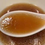 らぁ麺やまぐち - 琥珀色で透き通ったスープ