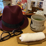 千代寿司 - お茶、おしぼり、テーブルセット