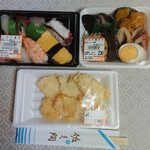 佐久間 - にぎり寿司＋おかず盛り合わせ＋イカの天ぷら
