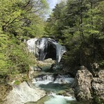 とんこつらーめん こう路 - 裏側にあった滝（嘘です）