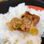 どんぶり豚三 - 甘辛肉 on rice