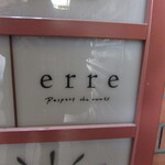 Erre - お店があるビルの案内板