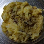 里伊 - ベーコンといぶりがっこのポテトサラダ