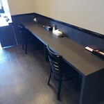 自家製麺 うどんAS - コロナ対策で椅子を幾つか抜いてあります。