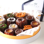 立町カヌレ+ - ギフト箱入りのカヌレセットです。