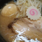 横浜ラーメン てっぺん家 - ラーメンの味玉、チャーシュー