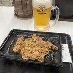 Yoshinoya - 牛皿 並、330円・生ビール(ジョッキ)、380円