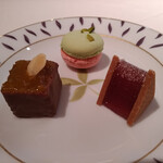 HOTEL DE MIKUNI - 三種の小菓子