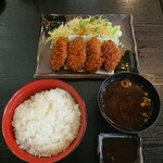 とんかつの山岡 - 特製ぶつ切りとんかつ、ご飯(大)、赤だし