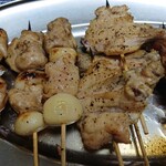 焼き鳥 味鳥 - 5/9　ニンニク×3　手羽先×3　皮×1　とんカルビ×3