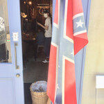 ラーメン フリーバーズ - 新型コロナウイルス対策
      入口ドア開いてます。