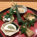 日本料理 太月 - フルコース１６５００円（総額）。前菜。隠元の湯葉巻き、鰯の酒煮、冷やし焼きナス、蒸鮑の肝ソース、鶏レバー松風、コハダ粽 。濃淡、五味のバランス良く、とーっても美味しかったです（╹◡╹）（╹◡╹）