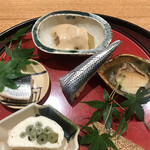 日本料理 太月 - フルコース１６５００円（総額）。前菜。立派なコハダの粽です(^｡^)。冷やし焼きナス、鮑の肝ソース、鶏レバーの松風が特に美味しかったです（╹◡╹）（╹◡╹）
