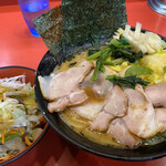 家系総本山 ラーメン 吉村家 - チャーシューメン+野菜畑+キャベツ ¥810+80+100
