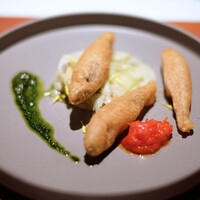 レストラン ラリューム - ランチコース 5000円 の島根県益田産 モンモロコ 黒ビールの衣を纏ってベニエにしフヌイユのサラダを添えて