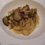 オットセッテ - ホタテ貝柱と地元野菜の入ったスパゲッティーニ