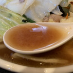 一発ラーメン はしご屋 - 熱々スープ