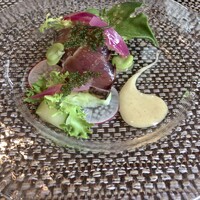 レストラン グリシーヌ・ヌフ - 前菜　上にカツオのたたき