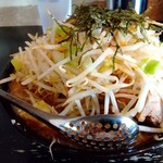Golden Five Noodle - 全景、豚サイド