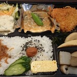 そば処 まる八 - お魚弁当800円税込